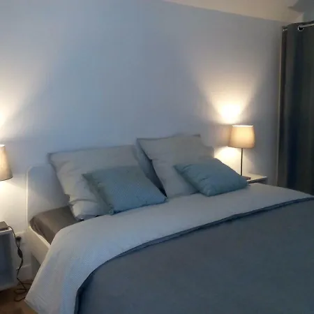 La Grange Apartment *